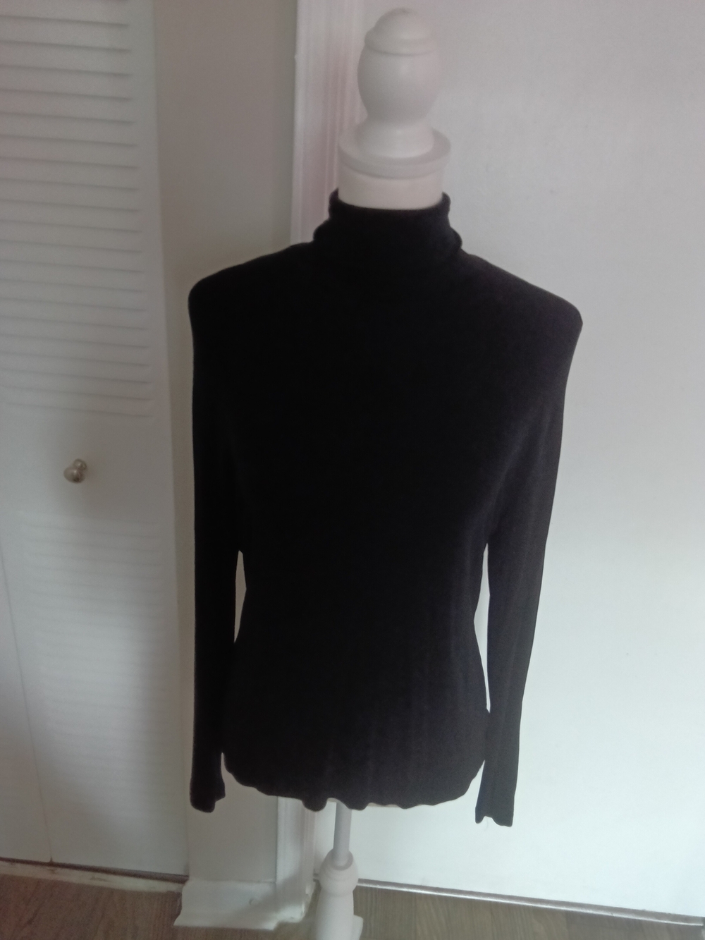 Women's Black Turtleneck Long-Sleeve Top